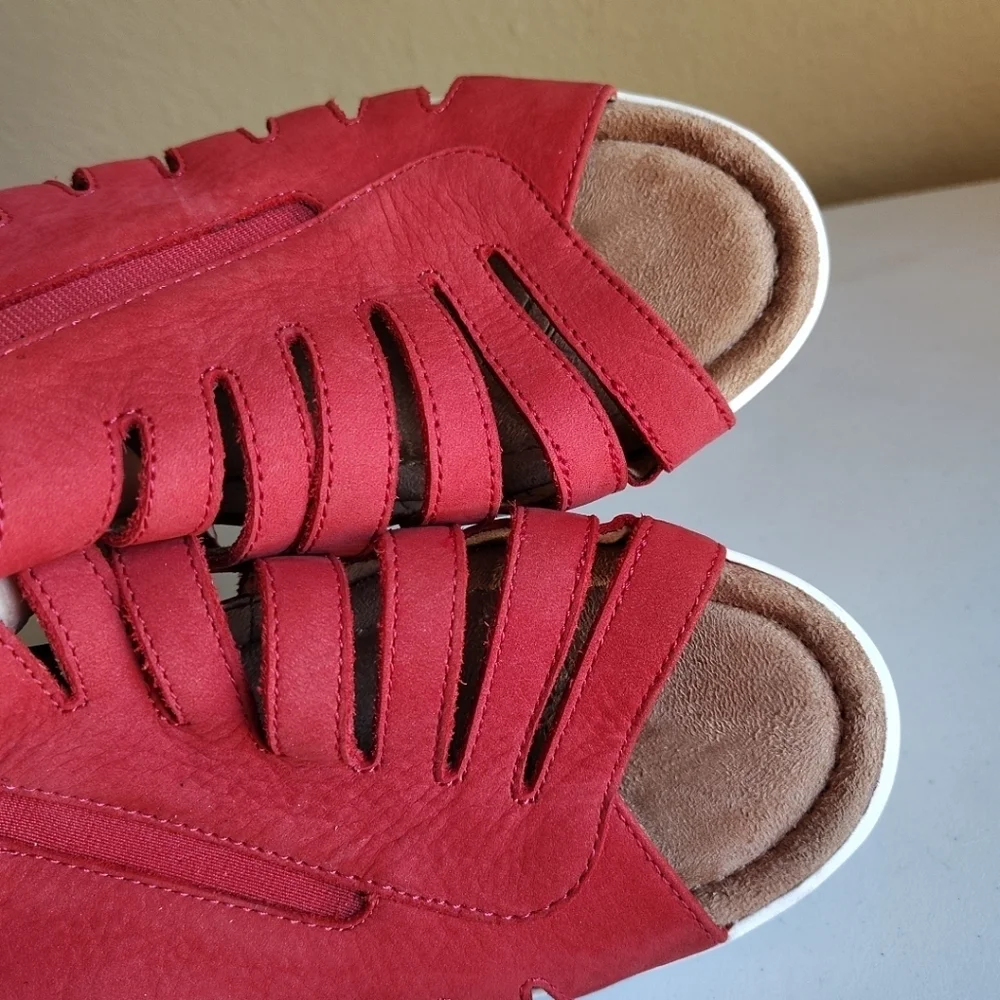 Comfortiva Pillowtop Red Leather Parker Sandals Women's Sz 11 -Travel Flats